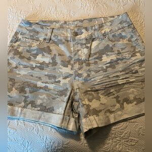 Time and Tru Gray camo shorts. NWOT. Size 10